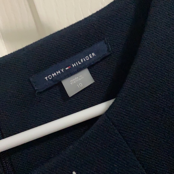 Tommy Hilfiger - Picture 2 of 7